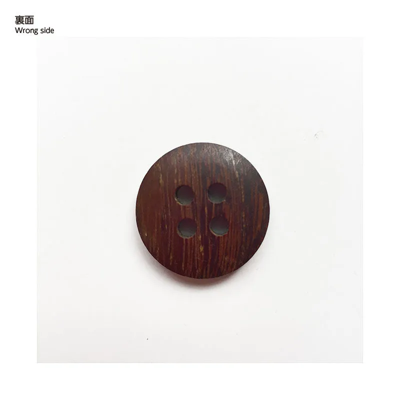 Yoko Saito bouton bois 4 trous 23 mm naturel