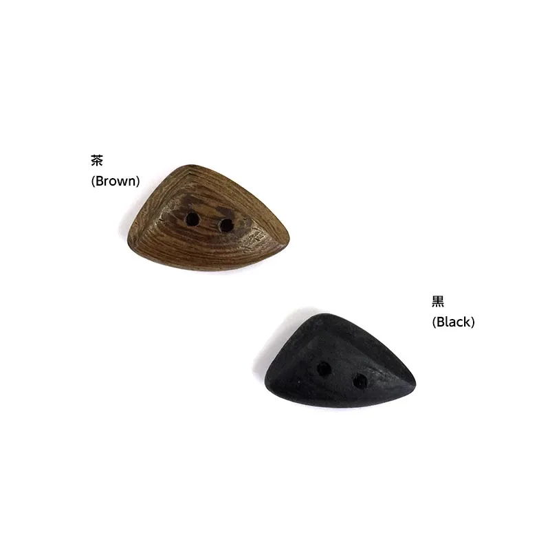 Yoko Saito bouton bois triangle coquillage 2,1cm