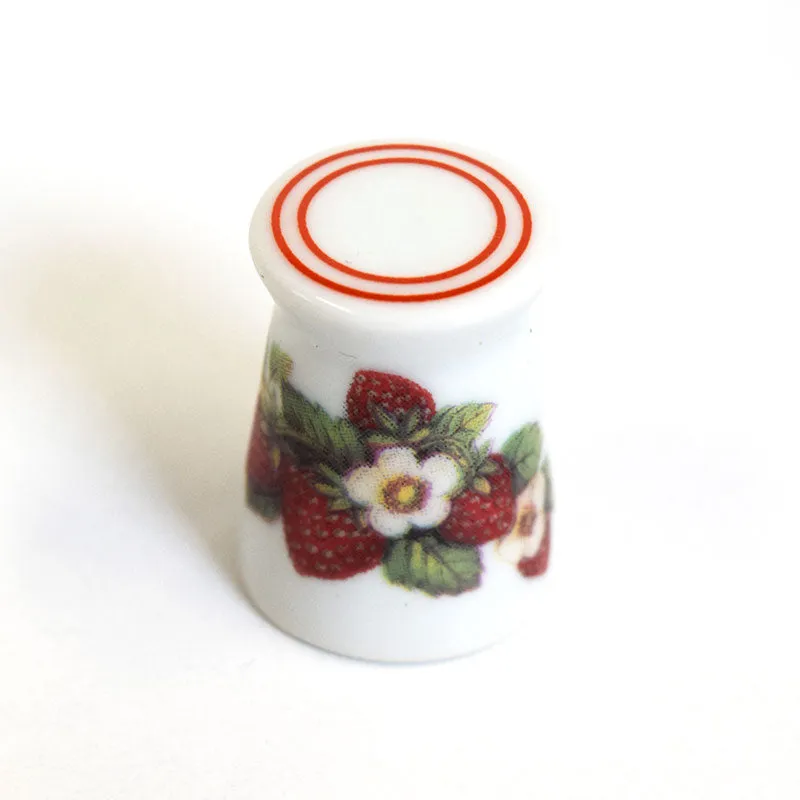 Yoko Saito dé à coudre porcelaine Arita muguet botanique