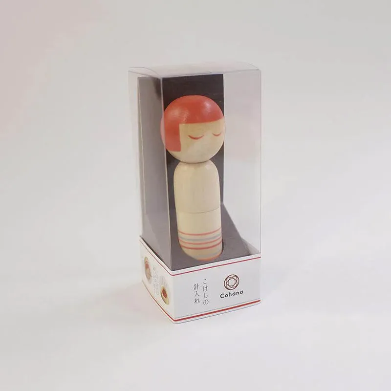 Cohana Kokeshi pique-aiguilles bois jaune + 3 aiguilles